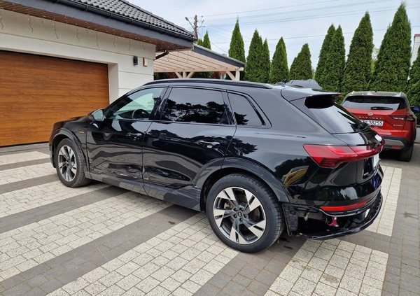 Audi e-tron cena 155000 przebieg: 59000, rok produkcji 2021 z Legnica małe 631